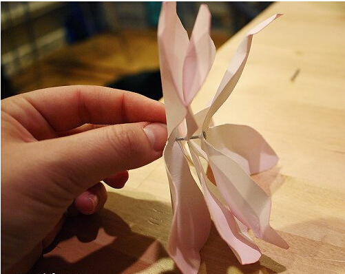 卡纸手工制作唯美木兰花的方法图解